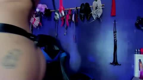 daphneandrade online show from October 11, 3:05 pm