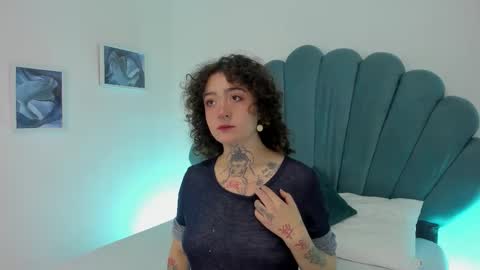 DaphneBlunt online show from November 4, 1:45 pm