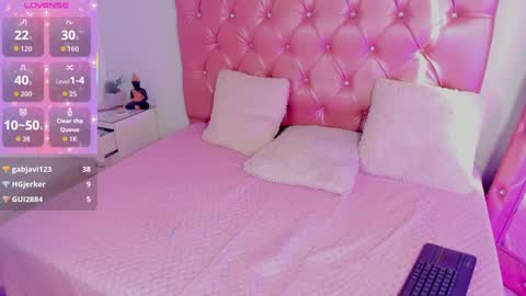 Snapshot of daphnesky__ chatting on September 9, 9:15 pm daphnesky__ online show from September 9, 9:15 pm