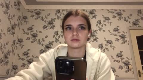 Emilia online show from May 10, 10:49 pm