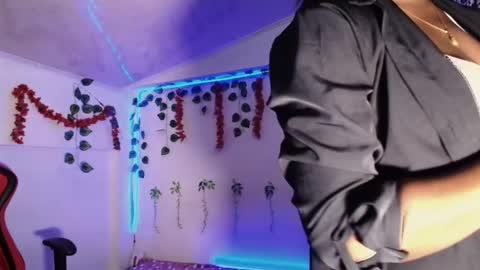 Snapshot of daphnewalker__ chatting on February 6, 10:47 am Daphne online show from February 6, 10:47 am