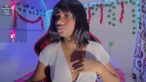 Snapshot of daphnewalker__ chatting on February 13, 11:06 am Daphne online show from February 13, 11:06 am