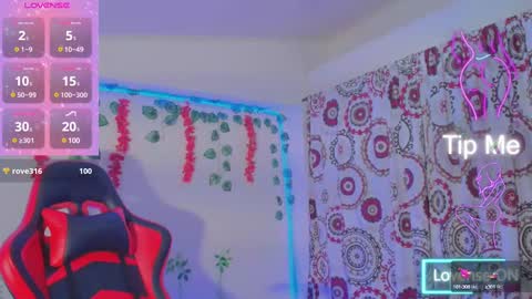 Snapshot of daphnewalker__ chatting on February 3, 5:35 pm Daphne online show from February 3, 5:35 pm