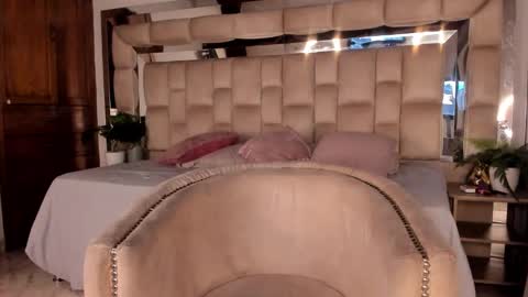 Daphne online show from October 8, 1:17 pm