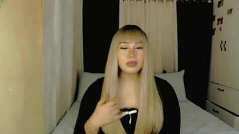 Snapshot of darcy_world chatting on December 1, 5:15 pm DARCY online show from December 1, 5:15 pm