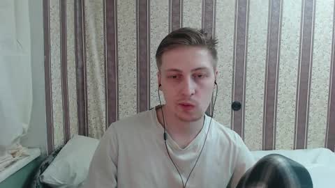 Snapshot of darienlarge chatting on March 6, 9:20 pm darienlarge online show from March 6, 9:20 pm