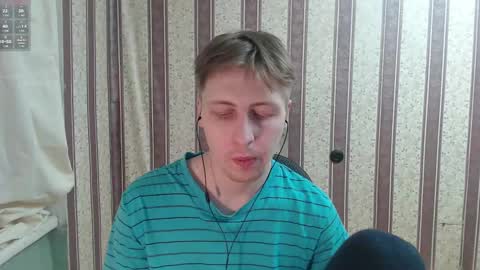 Snapshot of darienlarge chatting on March 4, 6:39 pm darienlarge online show from March 4, 6:39 pm