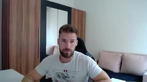 darius_94 online show from April 1, 12:06 pm