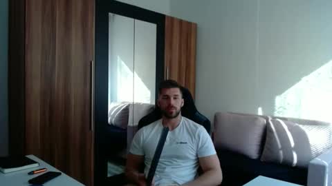 darius_94 online show from May 6, 6:19 am