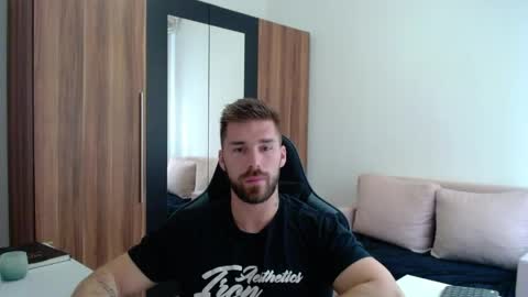 darius_94 online show from May 30, 11:19 am