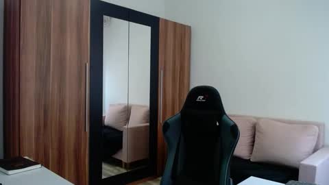 darius_94 online show from May 9, 10:43 am