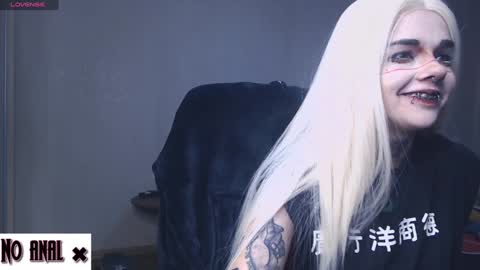 Snapshot of dark__elf chatting on December 10, 10:16 pm Anessa online show from December 10, 10:16 pm