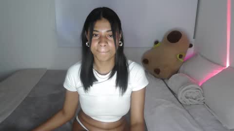 Snapshot of dark_enchantress_ chatting on February 27, 1:19 am Sofia online show from February 27, 1:19 am