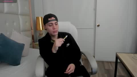 dark_sun333 online show from December 21, 5:03 am