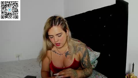Snapshot of darkangelsxx chatting on January 4, 1:31 pm dannaxlove online show from January 4, 1:31 pm
