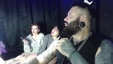 darkclothes online show from October 14, 8:39 am