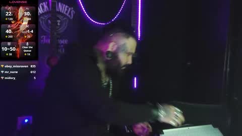 darkclothes online show from October 15, 8:48 am