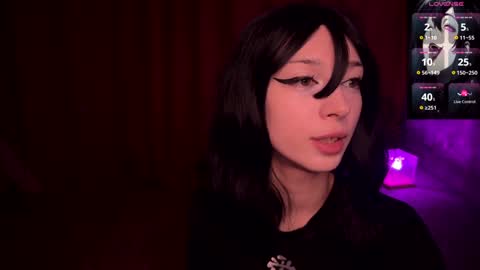 Snapshot of darkfirenight chatting on February 2, 10:28 pm Yuu online show from February 2, 10:28 pm