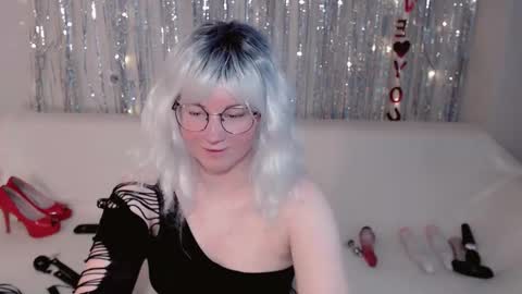 Kelly online show from October 13, 8:27 am