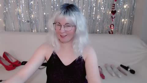 Kelly online show from October 12, 8:18 am