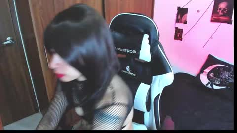 Hi Im Yuri  independent modelhelp me get my 111 hands upuwu online show from November 1, 8:41 pm