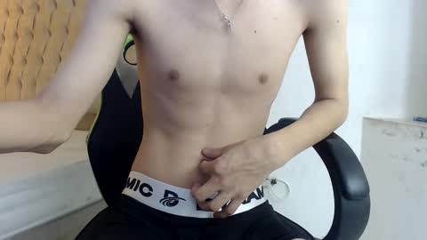 darkknightx01 online show from December 2, 3:27 am