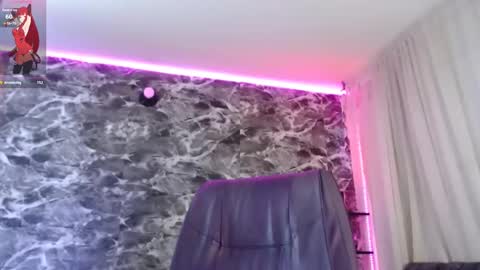 Snapshot of darkly_waxx chatting on February 15, 6:12 pm New account. Help me reach 100 thumbs up online show from February 15, 6:12 pm