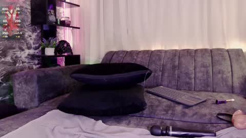 Snapshot of darkly_waxx chatting on January 27, 8:28 pm New account. Help me reach 100 thumbs up online show from January 27, 8:28 pm