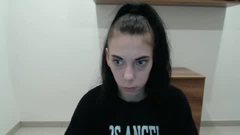 darklynx_ online show from December 5, 12:03 pm