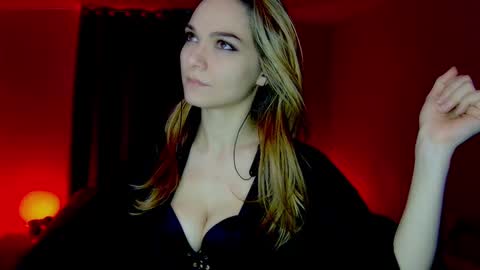Snapshot of darkskullmistress chatting on January 5, 3:11 am roseredgoddess online show from January 5, 3:11 am