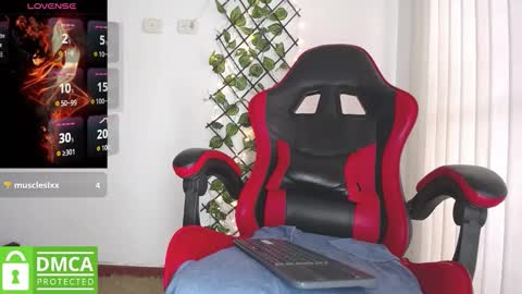 Snapshot of darkviper26 chatting on September 15, 12:50 pm darkviper26 online show from September 15, 12:50 pm