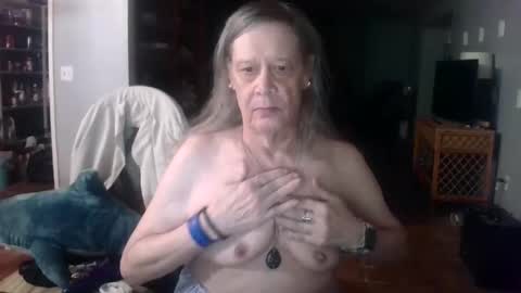 darla_darling1222101 online show from February 11, 9:57 am