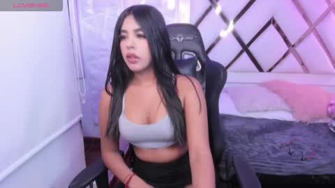 Darla santos  online show from November 28, 12:40 am