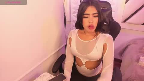 Darla santos  online show from November 8, 1:30 am