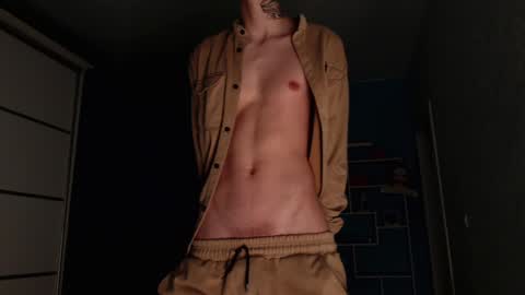 Snapshot of darling__oliver chatting on January 6, 3:08 pm your lovely Oli online show from January 6, 3:08 pm