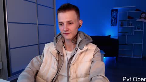 Snapshot of darling__oliver chatting on January 12, 6:26 pm your lovely Oli online show from January 12, 6:26 pm