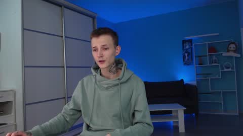 Snapshot of darling__oliver chatting on December 12, 2:11 pm your lovely Oli online show from December 12, 2:11 pm