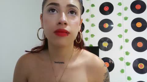 Snapshot of darlyhooper1_ chatting on December 10, 5:00 pm Darlyhooper online show from December 10, 5:00 pm