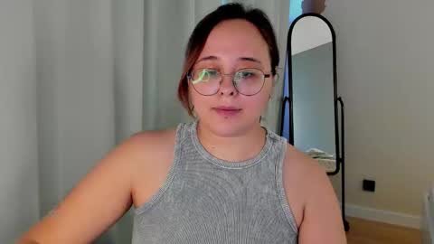 dashaprivet online show from December 5, 8:13 am