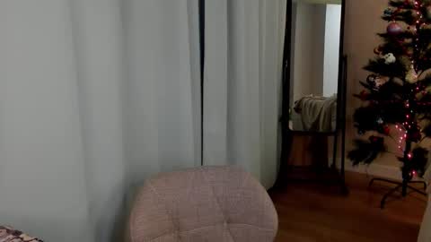 dashaprivet online show from December 19, 2:01 pm