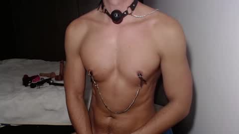 Snapshot of dave02_ chatting on February 21, 12:16 am David online show from February 21, 12:16 am