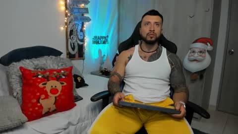 Snapshot of dave_max93 chatting on December 15, 4:07 am DAVE MAX online show from December 15, 4:07 am