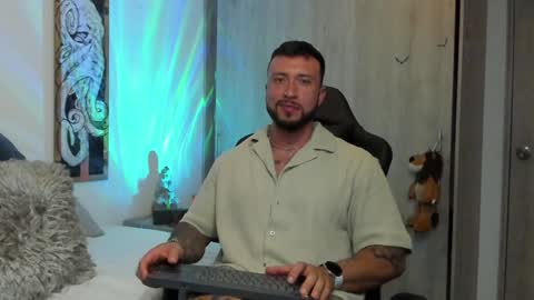 Snapshot of dave_max93 chatting on December 9, 3:40 am DAVE MAX online show from December 9, 3:40 am