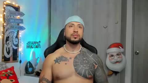 Snapshot of dave_max93 chatting on December 29, 2:17 am DAVE MAX online show from December 29, 2:17 am