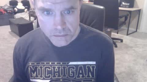 Snapshot of daved14u chatting on October 27, 6:13 am daved14u online show from October 27, 6:13 am