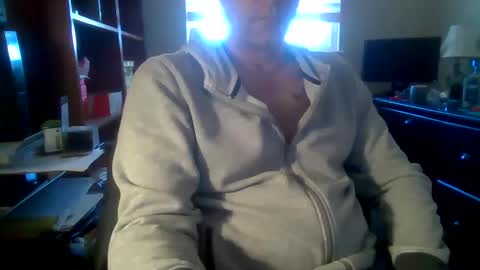 Snapshot of davethebooky chatting on December 2, 4:26 pm Dave online show from December 2, 4:26 pm