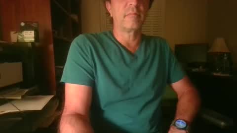 Snapshot of davethebooky chatting on October 15, 5:43 am Dave online show from October 15, 5:43 am