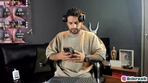 Snapshot of davevilboy chatting on February 18, 11:11 am Daves online show from February 18, 11:11 am
