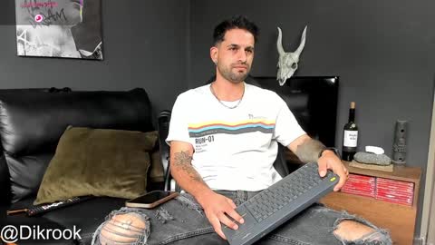 Snapshot of davevilboy chatting on January 28, 3:25 pm Daves online show from January 28, 3:25 pm