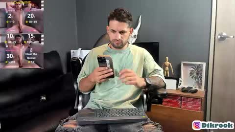 Snapshot of davevilboy chatting on February 12, 12:01 pm Daves online show from February 12, 12:01 pm